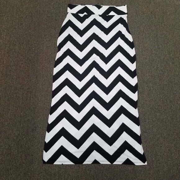 A.N.A Chevron Maxi Skirt *Medium, waist 30, length - Picture 1 of 3